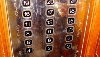elevator-in-china_notice-how-many-numbers-are-missing-in-this-25-fl-bldg[1]